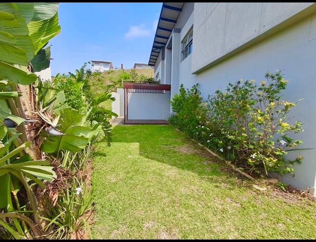 3 BEDROOM TOWNHOUSE FOR SALE IN PALM LAKES ESTATE